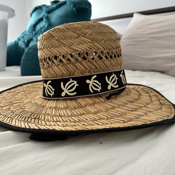 Straw Beach Hat with Turtle Band - Picture 3 of 5